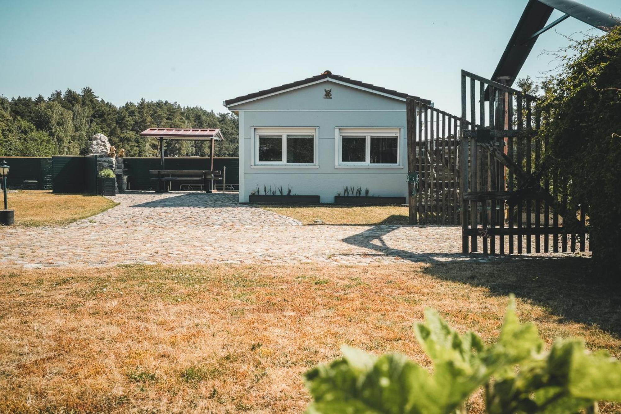 Black Tiger Seaside - Ferienwohnungen Direkt Am See Garden Exterior photo
